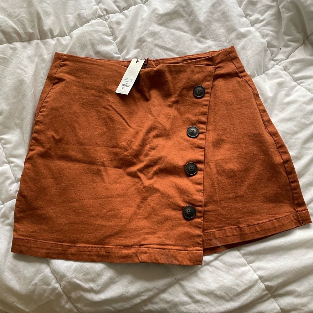 Skirt from Francesca‘s. Brand new, with tags. Size medium. Brand is Harper